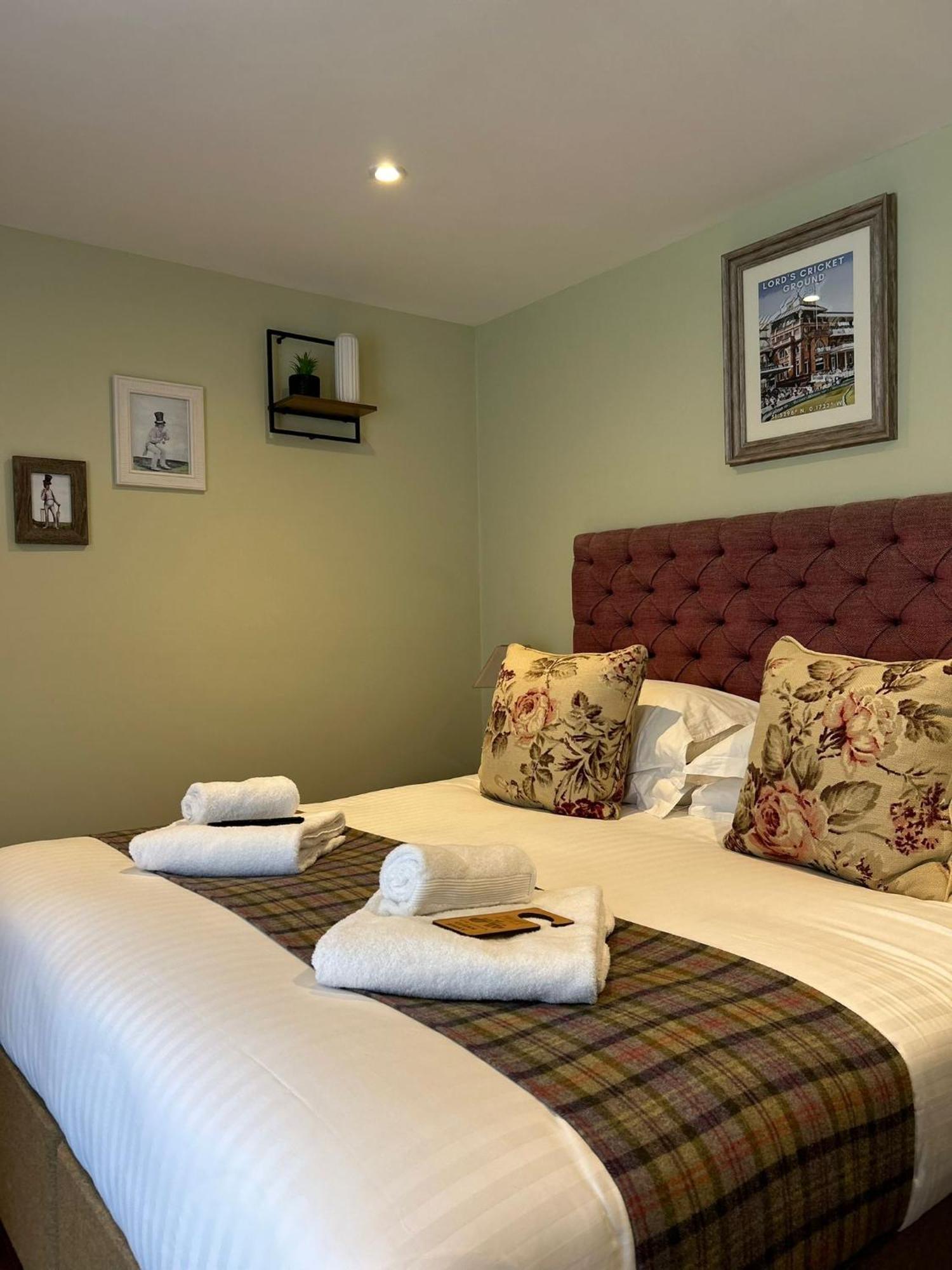 Hotel The Thomas Lord West Meon Exterior foto